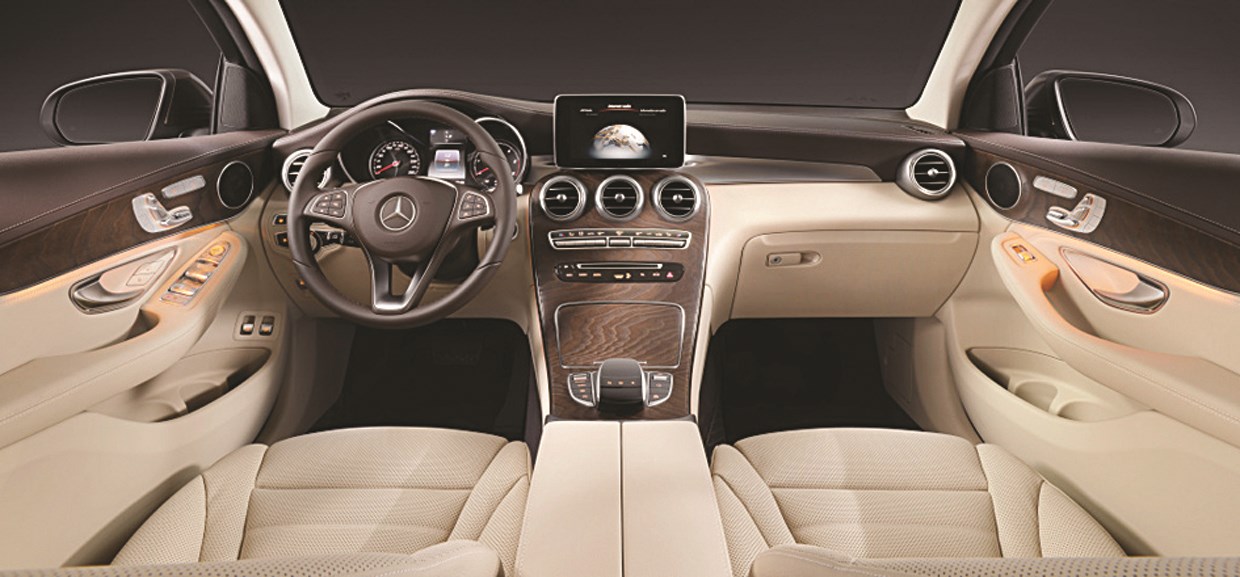 «جي إل سي كوبيه» من الداخل