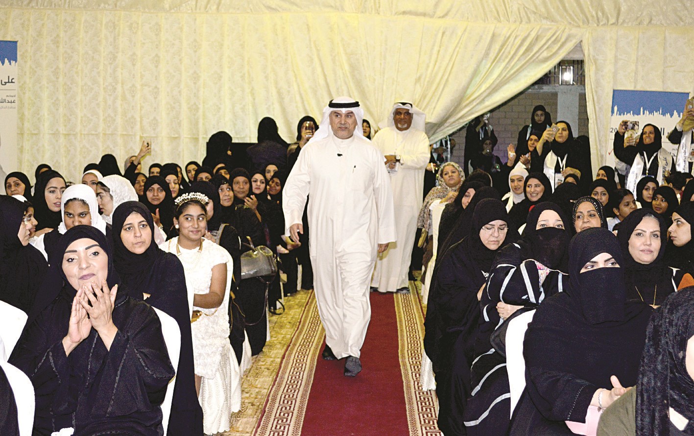 النائب السابق لحظة وصوله إلى المقر الانتخابي