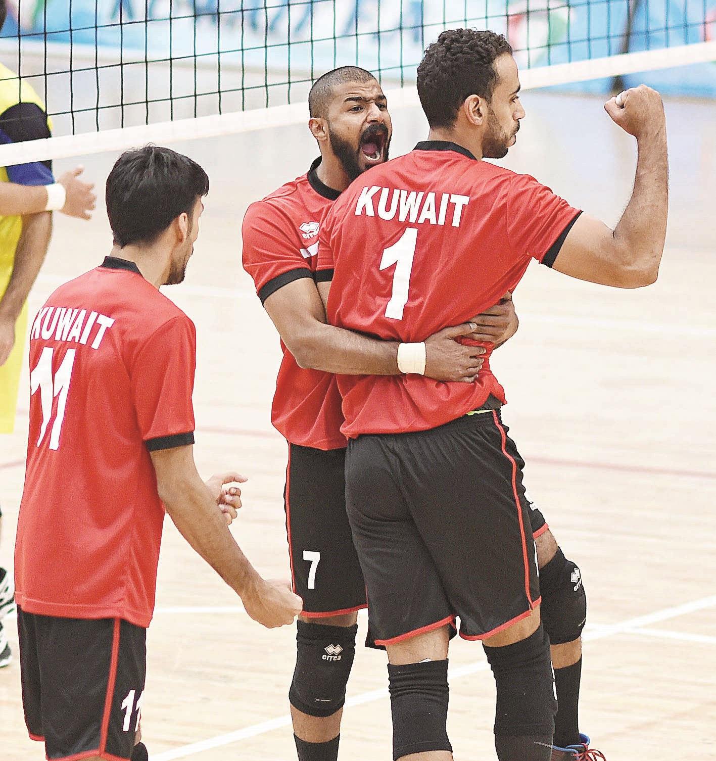 u0644u0627u0639u0628 u00abu0627u0644u0643u0648u064au062au00bb u0639u0628u062fu0627u0644u0644u0647 u062cu0627u0633u0645 u0645u062du062au0641u0644u0627u064b u0628u0625u062du062fu0649 u0627u0644u0646u0642u0627u0637 u0641u064a u0627u0644u0645u0628u0627u0631u0627u0629 u0623u0645u0627u0645 u0627u0644u0633u0627u062du0644 (u062au0635u0648u064au0631 u062cu0627u0633u0645 u0628u0627u0631u0648u0646)