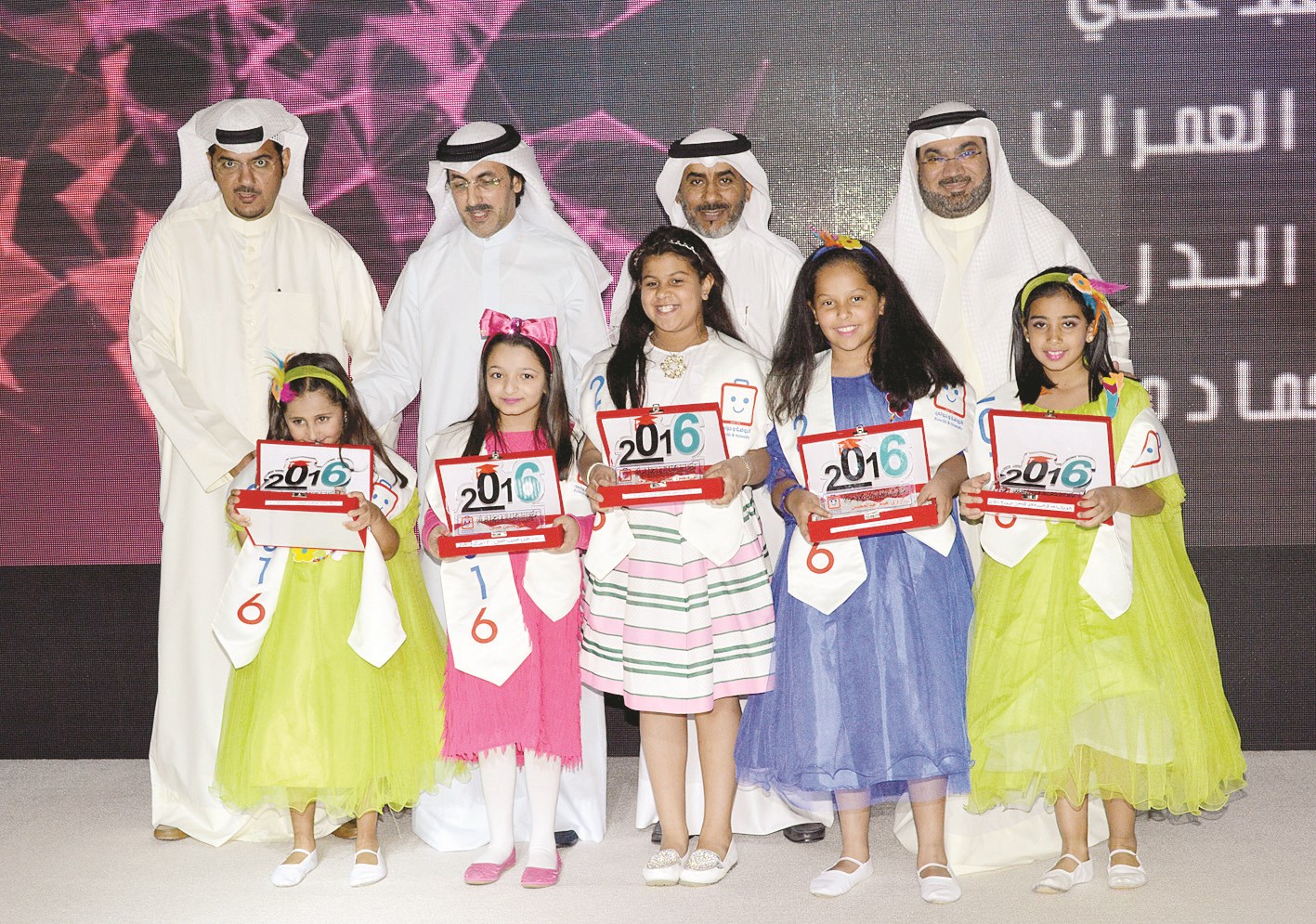 u0623u0639u0636u0627u0621 u0645u062cu0644u0633 u0625u062fu0627u0631u0629 u0627u0644u062cu0645u0639u064au0629 u0641u064a u0644u0642u0637u0629 u0645u0639 u0639u062fu062f u0645u0646 u0627u0644u0637u0627u0644u0628u0627u062a u0627u0644u0645u0643u0631u0645u0627u062a (u062au0635u0648u064au0631 u0628u0633u0627u0645 u0632u064au062fu0627u0646)