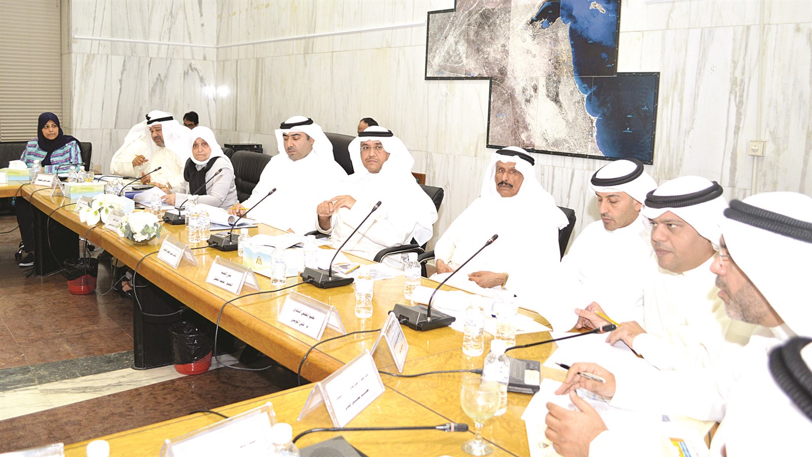 أعضاء المجلس البلدي أثناء ورشة العمل