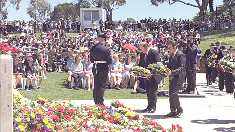 u0627u0644u0633u0641u064au0631 u0627u0644u0628u062fu0631 u064au0636u0639 u0625u0643u0644u064au0644u0627u064b u0645u0646 u0627u0644u0632u0647u0648u0631 u0639u0644u0649 u0636u0631u064au062d u0627u0644u062cu0646u062fu064a u0627u0644u0645u062cu0647u0648u0644