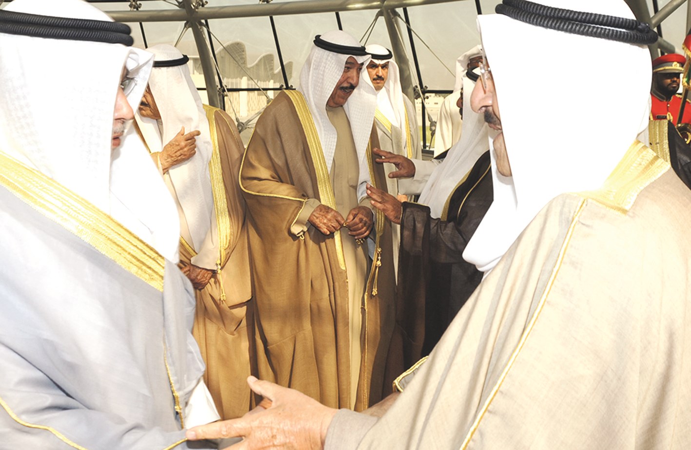 ... ومصافحاً الجراح