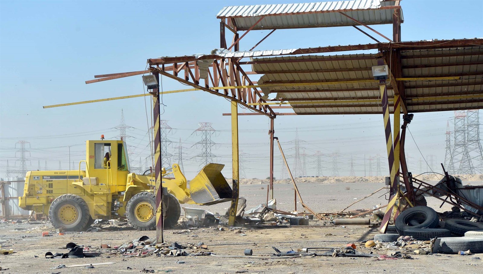 u062cu0631u0627u0641u0629 u062au0632u064au0644 u0645u0638u0644u0627u062a u062au0631u0643u062au0647u0627 u0627u0644u0634u0631u0643u0629 u0628u0639u062f u0625u062eu0644u0627u0621 u0627u0644u0645u0648u0642u0639 (u062au0635u0648u064au0631 u0646u0627u064au0641 u0627u0644u0639u0642u0644u0629)