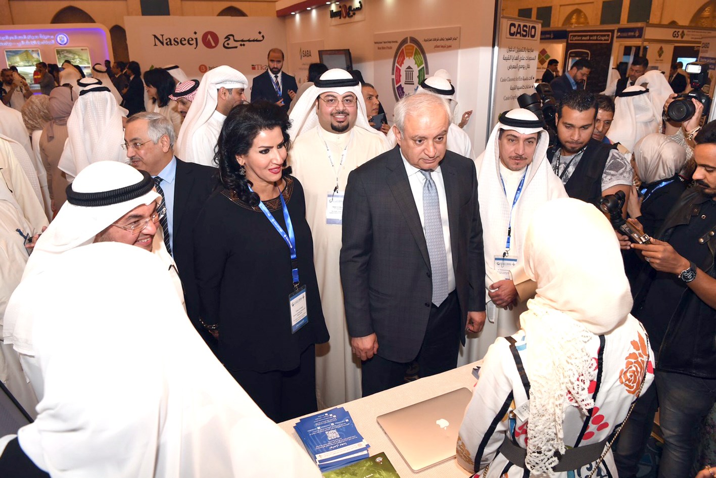 u0627u0644u0639u064au0633u0649 u0645u062au0641u0642u062fu0627u064b u0623u062du062f u0623u062cu0646u062du0629 u0627u0644u0645u0639u0631u0636