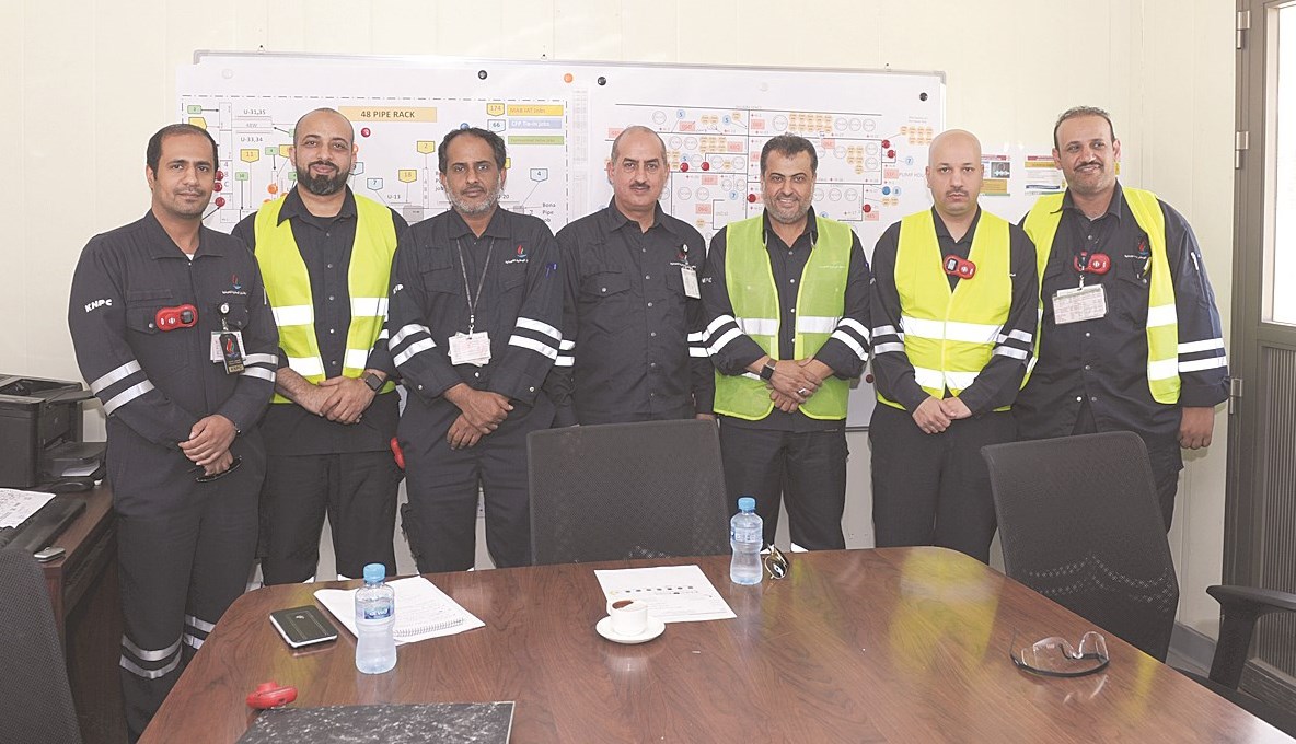 العجمي متوسطاً مسؤولي «خلايا العمل»