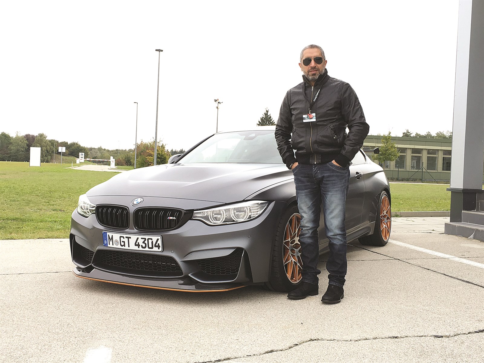 الزميل سهيل الحويك في ميونيخ خلال تجربة «بي إم دبليو إم 4» GTS