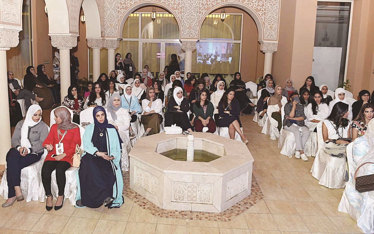 بعض ناخبات الدائرة في ندوة العدساني