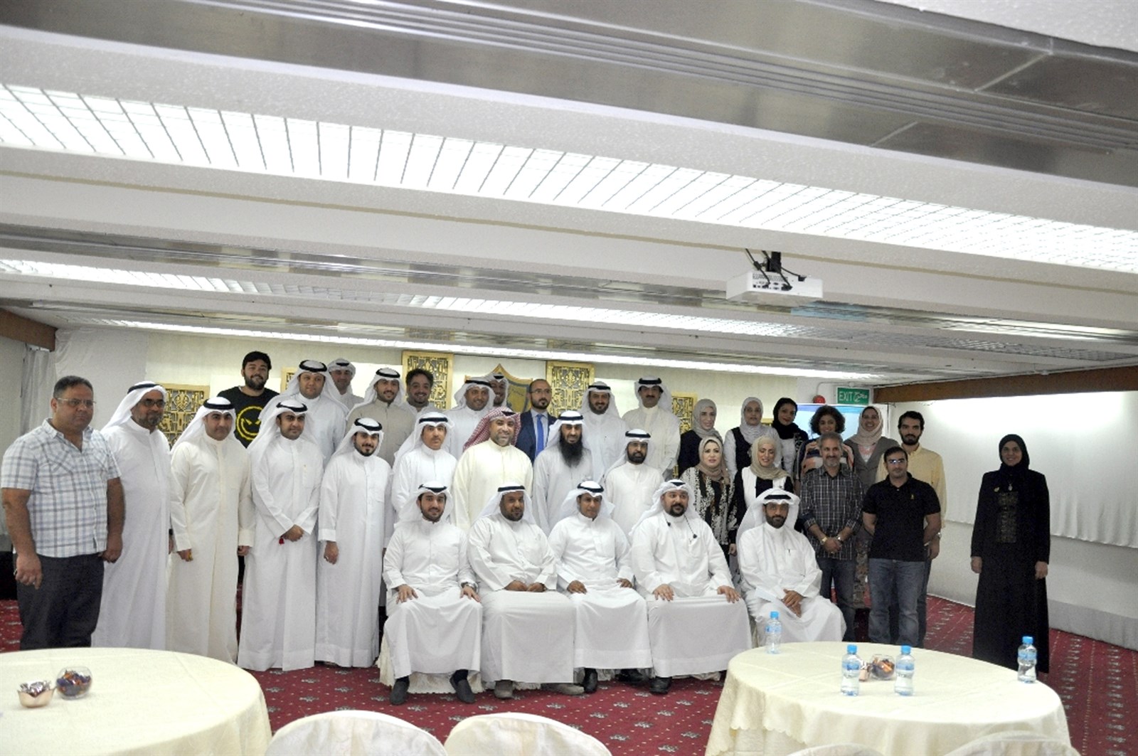 u0635u0648u0631u0629 u062cu0645u0627u0639u064au0629 u0628u0639u062f u062au0648u0642u064au0639 u0627u0644u0627u062au0641u0627u0642u064au0629