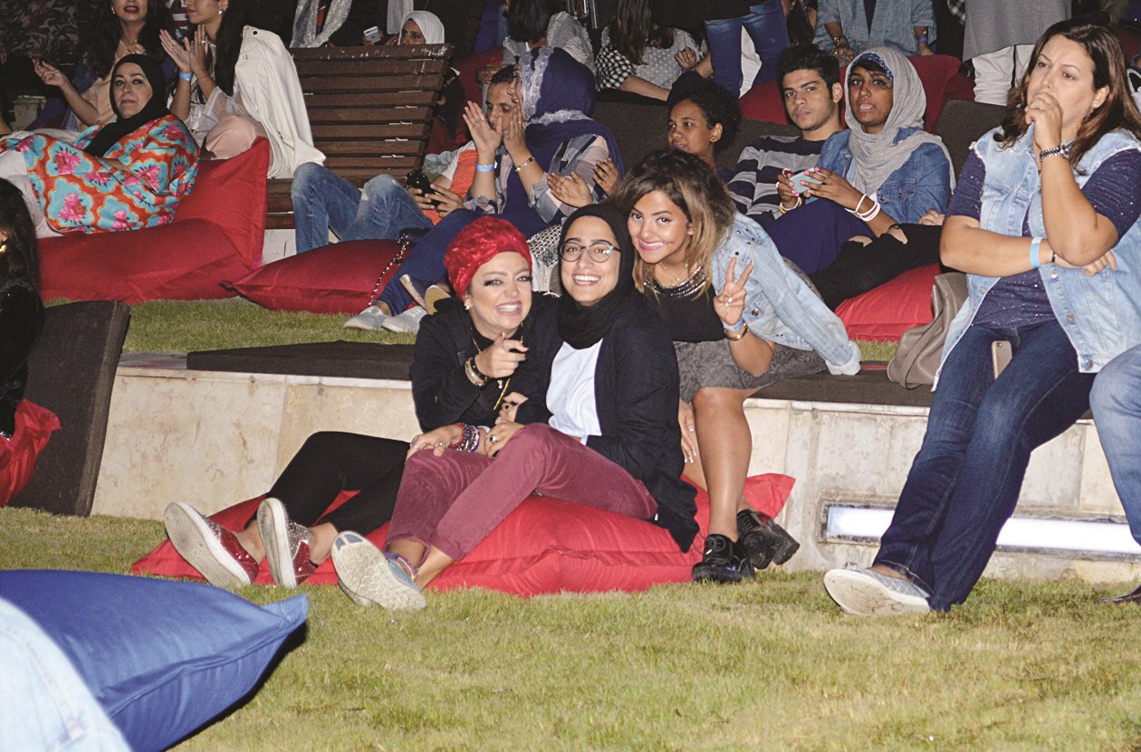 ابتسامة لعدسة «الراي»