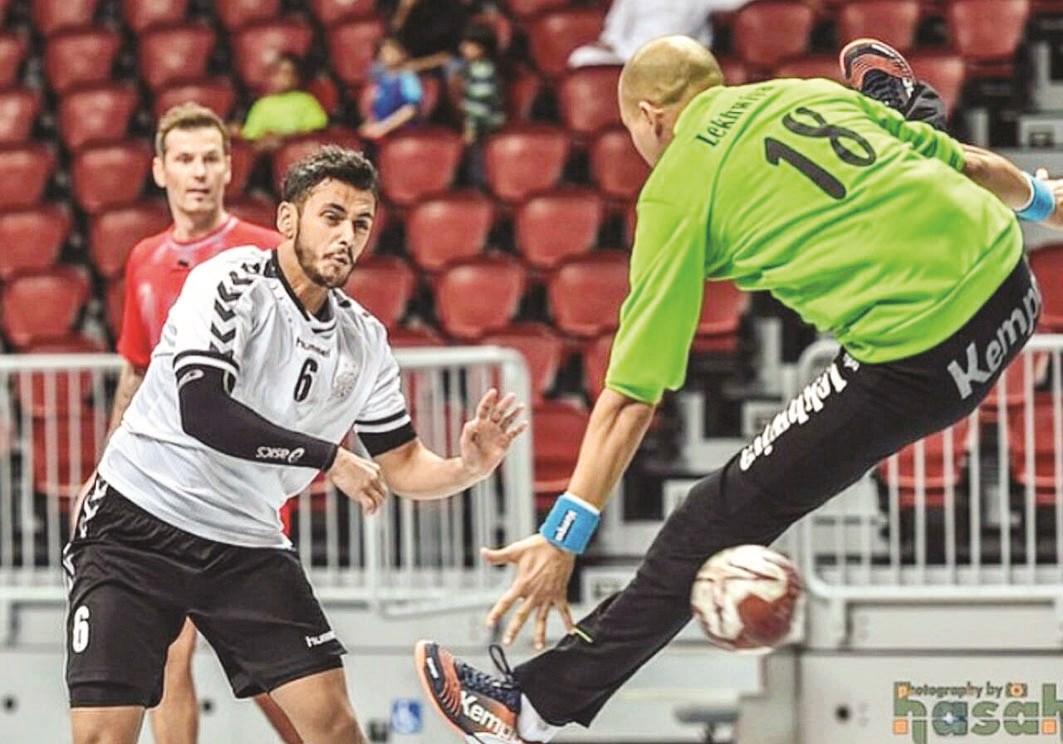 عبدالعزيز الشمري خلال إحدى المباريات