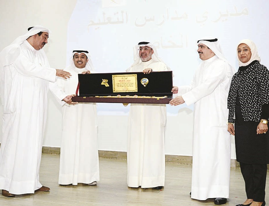 u062au0643u0631u064au0645 u0623u062du062f u0627u0644u0645u062fu064au0631u064au0646 u0627u0644u0645u062au0642u0627u0639u062fu064au0646