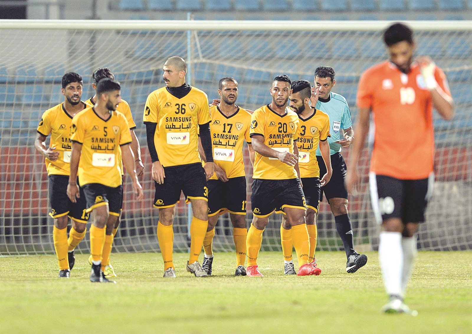 u0644u0627u0639u0628u0648 u0627u0644u0642u0627u062fu0633u064au0629 u064au062du062au0641u0644u0648u0646 u0628u0639u062f u0647u062fu0641 u0628u062fu0631 u0627u0644u0645u0637u0648u0639 u0641u064a u0645u0631u0645u0649 u0643u0627u0638u0645u0629  (u0627u0644u0623u0632u0631u0642 u062fu0648u062a u0643u0648u0645)