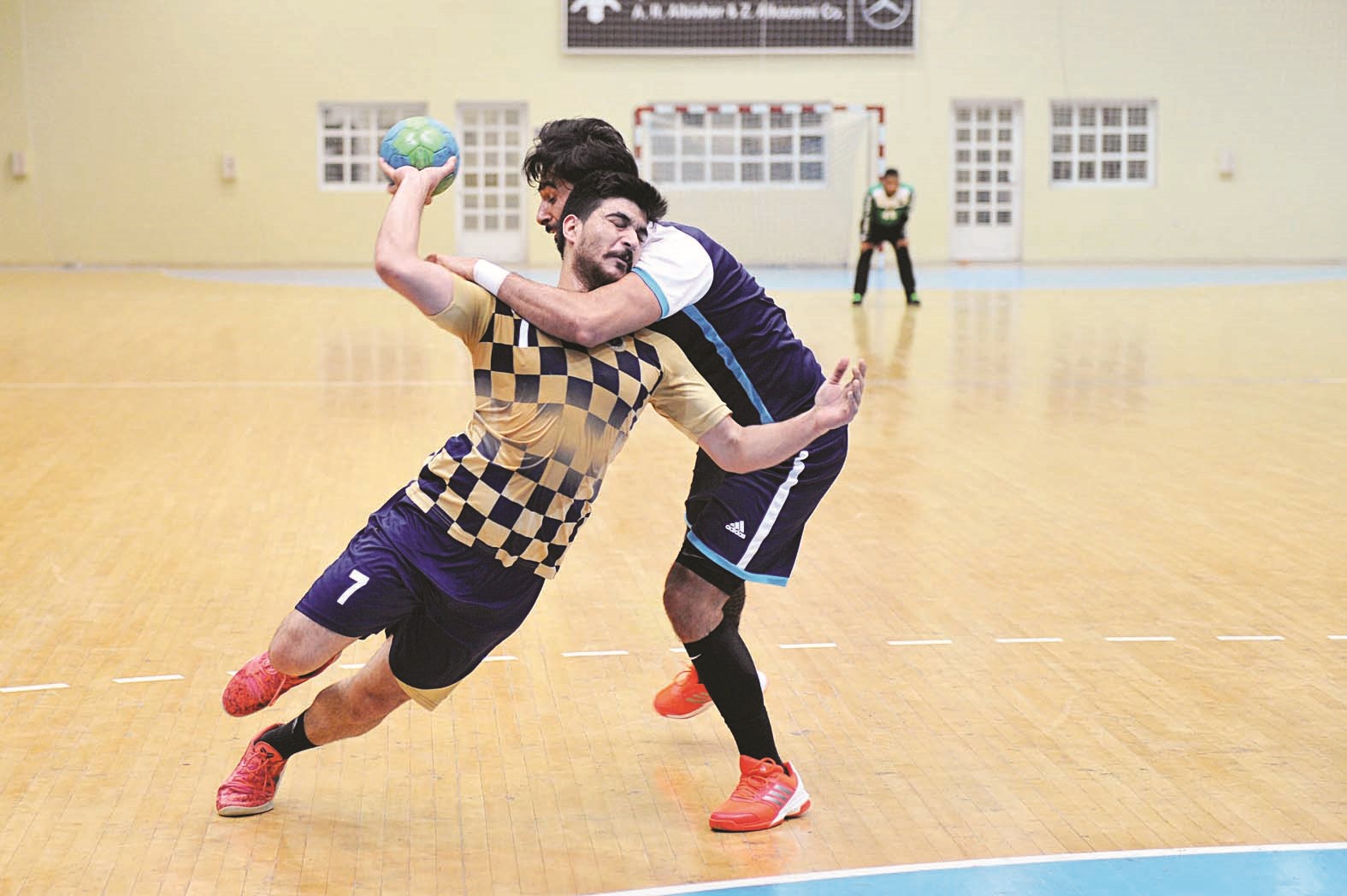 u0645u0646 u064au0648u0642u0641 u0628u0631u0642u0627u0646u061f  (u062au0635u0648u064au0631 u0646u0648u0631 u0647u0646u062fu0627u0648u064a)