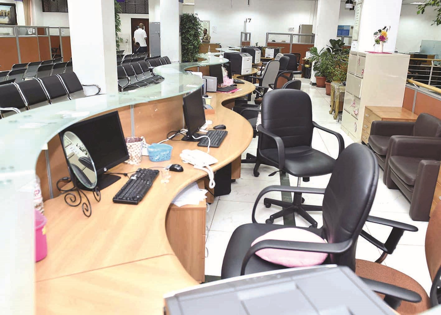 u0627u0644u0645u0643u0627u062au0628 u062eu0627u0648u064au0629 u0645u0646 u0645u0648u0638u0641u064au0647u0627b (u062au0635u0648u064au0631 u0633u0639u062f u0647u0646u062fu0627u0648u064a)