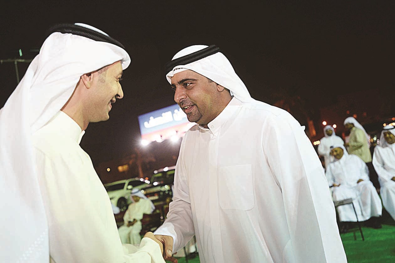 مصافحة وحديث على هامش الافتتاح