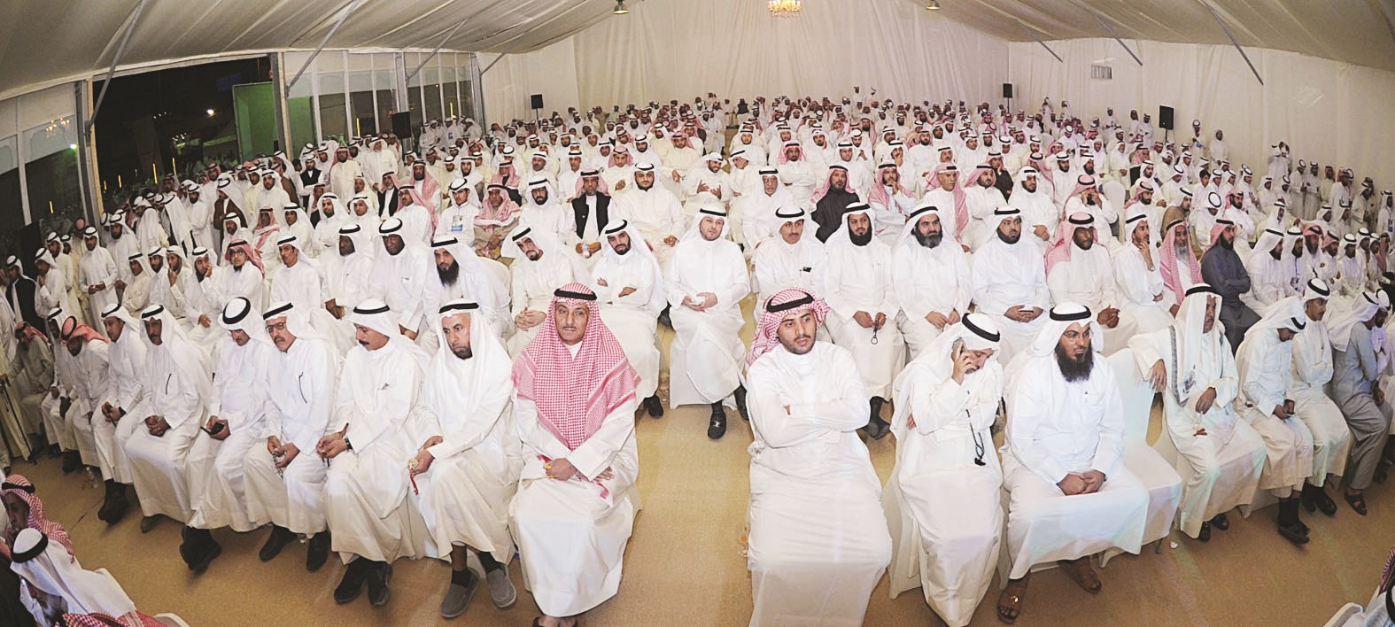 حضور كبير في الندوة (تصوير سعود سالم)