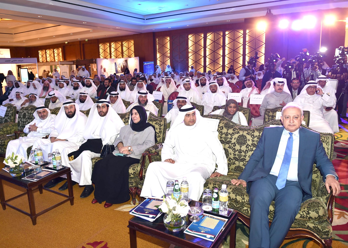 u0627u0644u0639u064au0633u0649 u0648u0627u0644u0623u062bu0631u064a u0648u0627u0644u0643u0646u062fu0631u064a u064au062au0642u062fu0645u0648u0646 u0627u0644u062du0636u0648u0631b(u062au0635u0648u064au0631 u0633u0639u062f u0647u0646u062fu0627u0648u064a)