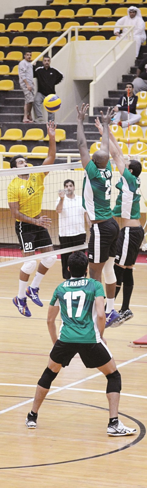 u062cu0627u0646u0628 u0645u0646 u0645u0628u0627u0631u0627u0629 u00abu0627u0644u0623u062eu0636u0631u00bb u0648u0627u0644u0623u0635u0641u0631u00bb   (u062au0635u0648u064au0631 u0628u0627u0633u0645 u0632u064au062fu0627u0646)