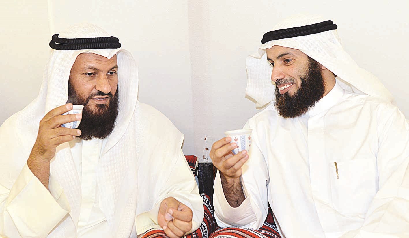 قهوة بين محمد هايف ونايف العجمي في ندوة الخنة