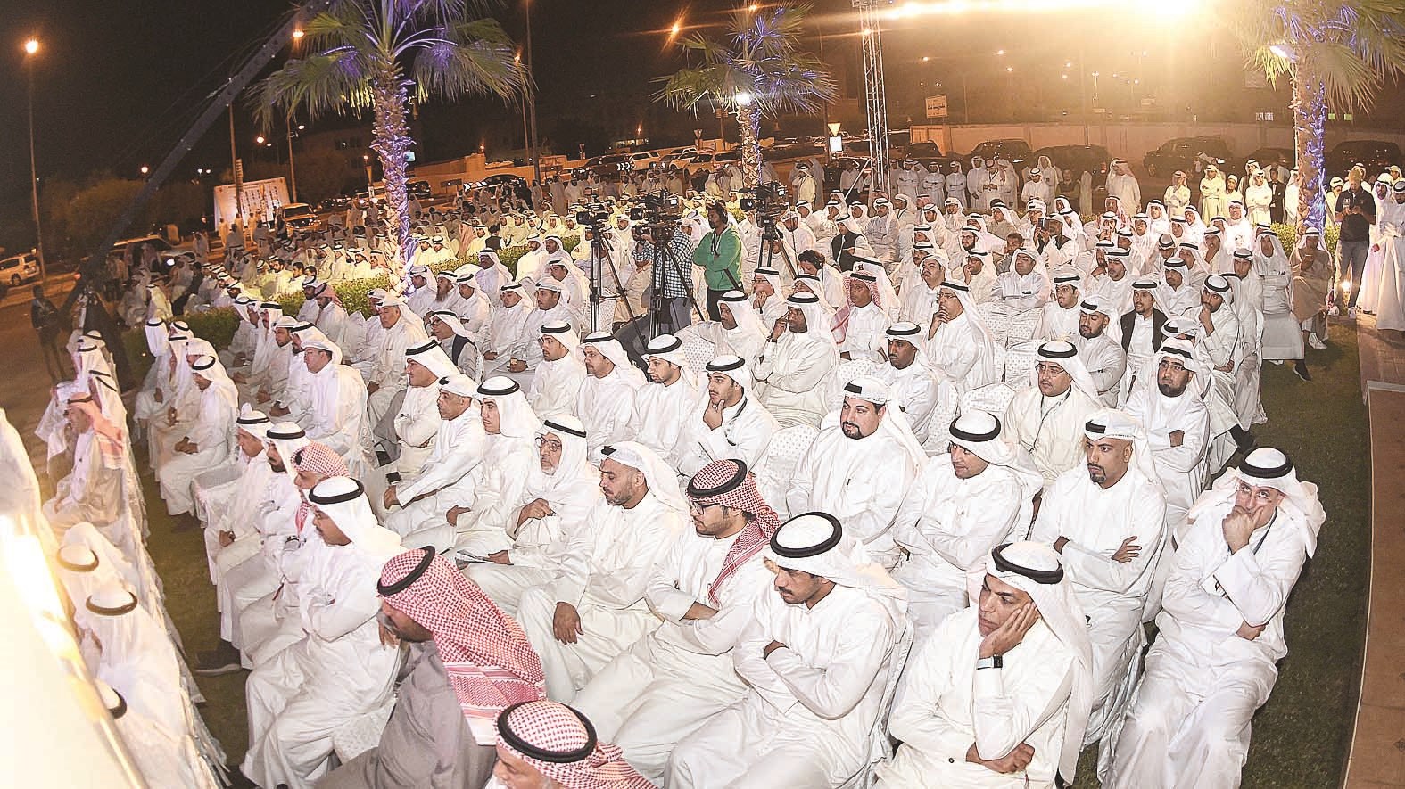 حضور الندوة