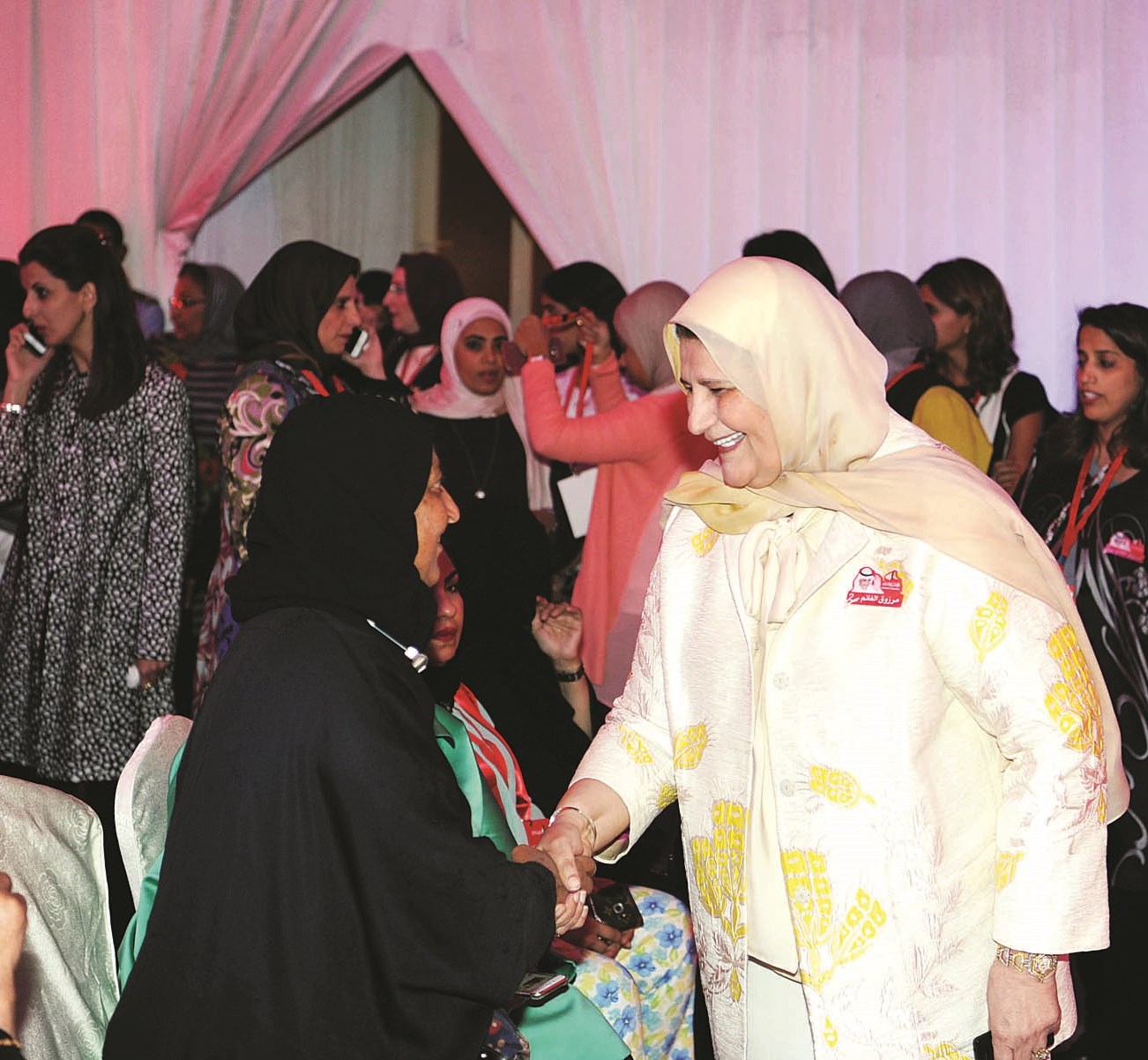 فايزة الخرافي ترحب بالحضور