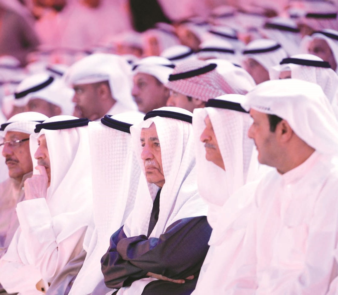 علي الغانم في مقدم الحضور