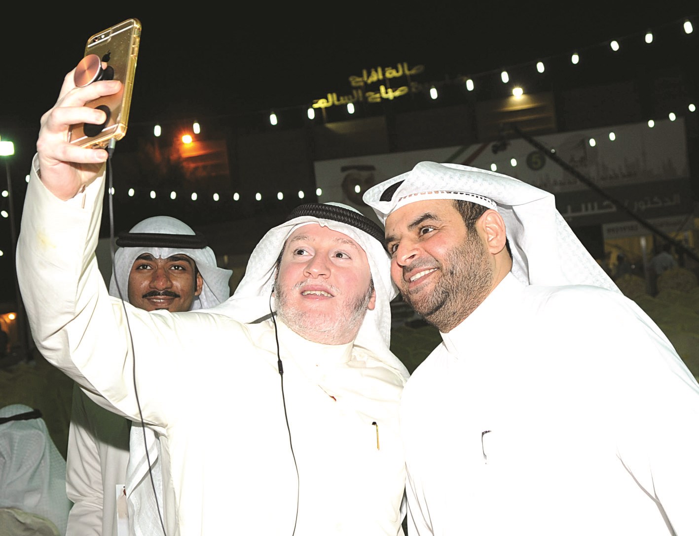 «سيلفي» مع الهدبا     (تصوير كرم ذياب)