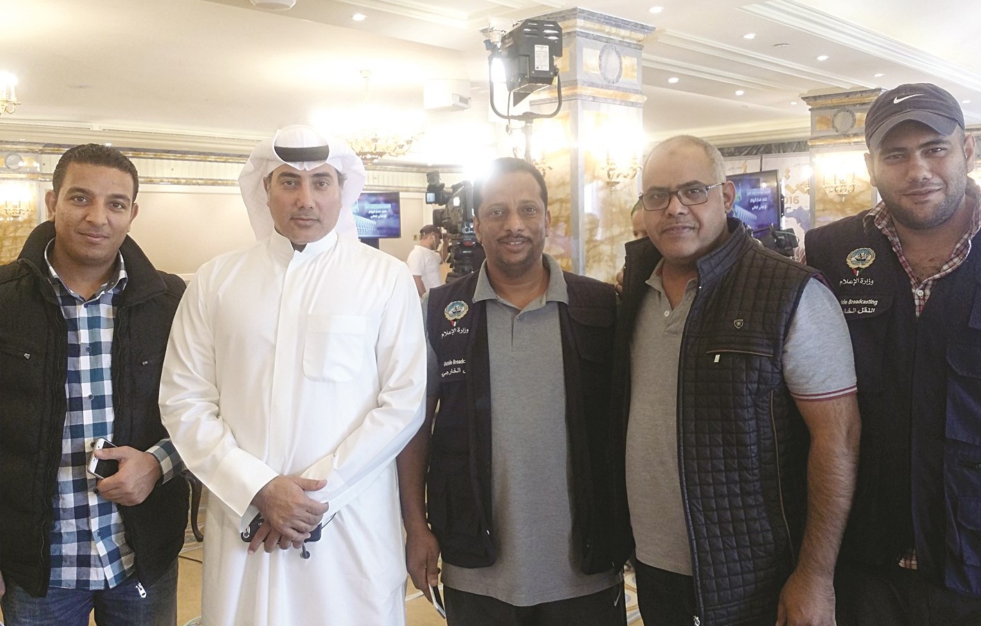 البذالي متوسطاً فريق العمل