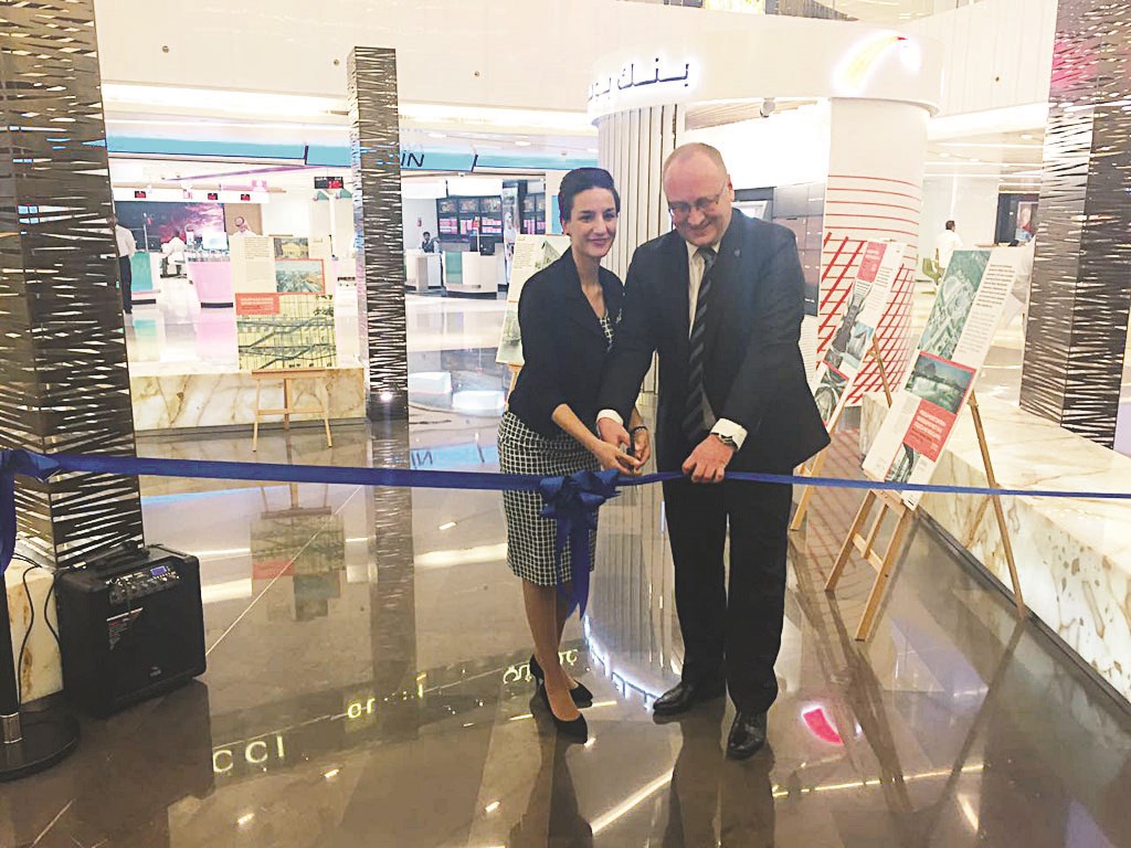 u0627u0644u0633u0641u064au0631 u0627u0644u0628u0648u0644u0646u062fu064a u0648u062du0631u0645u0647 u064au0642u0635u0627u0646 u0634u0631u064au0637 u0627u0644u0627u0641u062au062au0627u062d