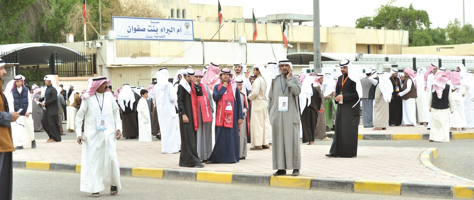 u0646u0627u062eu0628u0648u0646 u0648u0645u0646u062fu0648u0628u0648u0646 u0623u0645u0627u0645 u0645u062fu0631u0633u0629 u0627u0645 u0627u0644u0628u0631u0627u0621 u0641u064a u0627u0644u0642u0635u0631