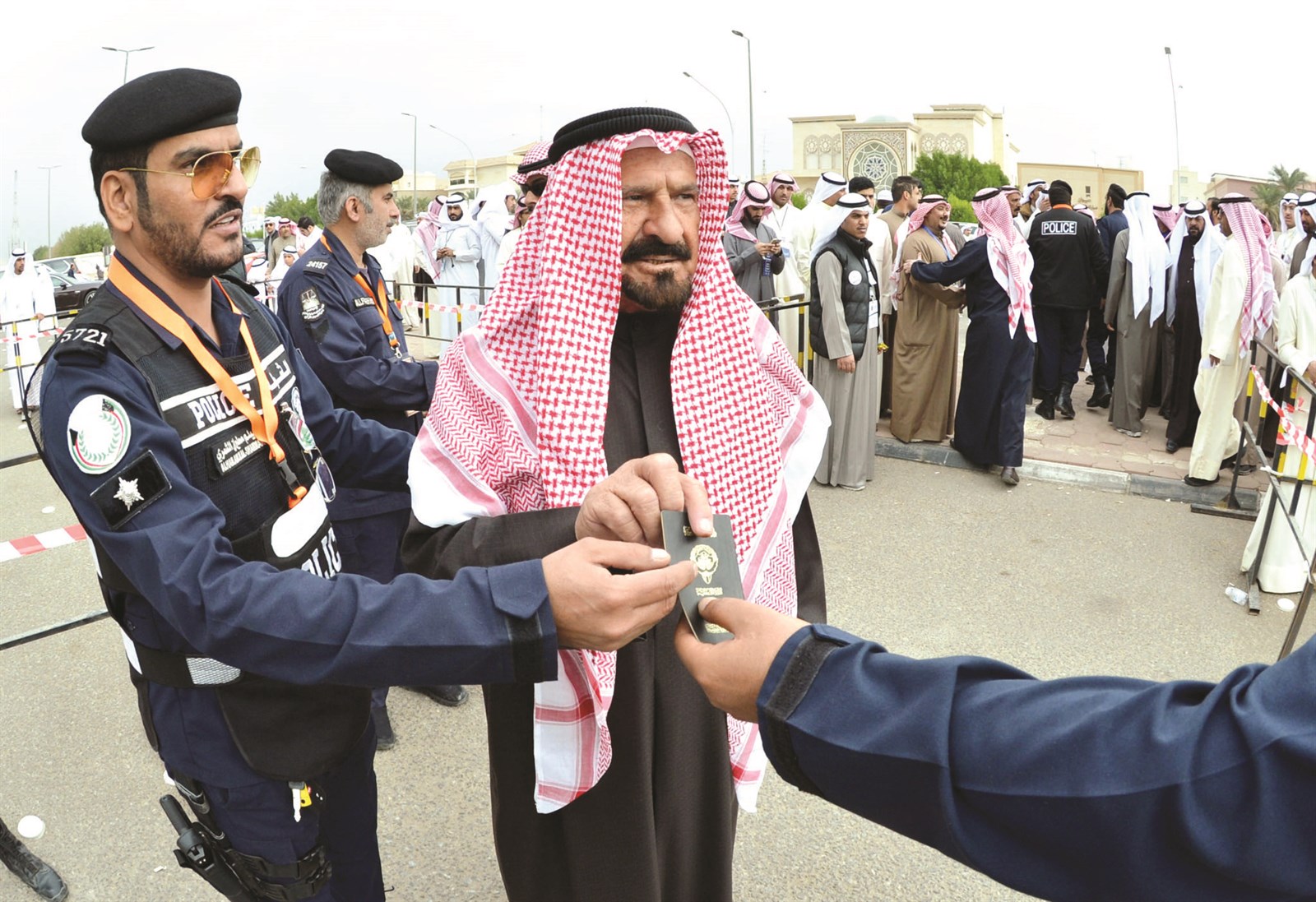 تدقيق على بيانات ناخب