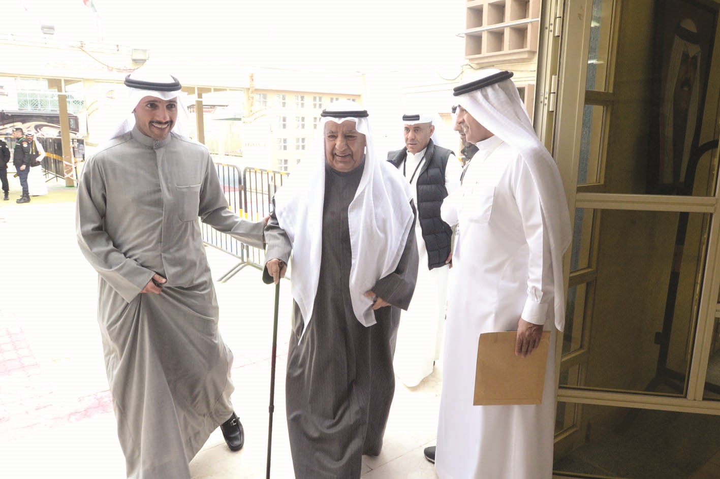 u0627u0644u0639u0645 u0639u0644u064a u0627u0644u063au0627u0646u0645 u0648u0641u064a u0627u0633u062au0642u0628u0627u0644u0647 u0623u0645u0627u0645 u0627u0644u0645u062fu0631u0633u0629 u0645u0631u0632u0648u0642 u0627u0644u063au0627u0646u0645       (u062au0635u0648u064au0631 u0623u0633u0639u062f u0639u0628u062fu0627u0644u0644u0647)