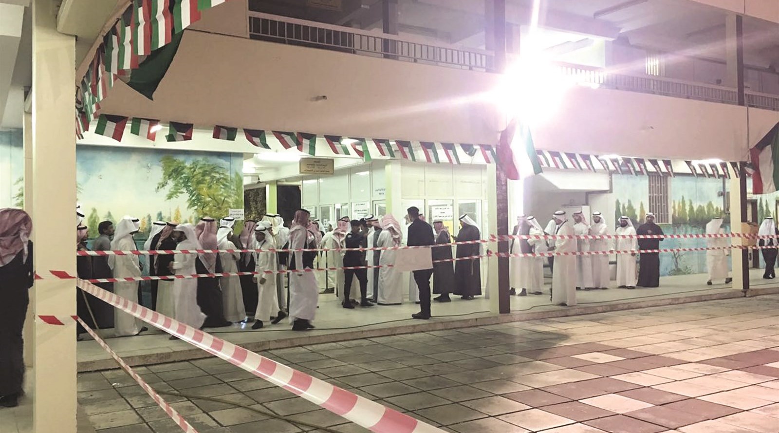 طوابير الناخبين قبيل غلق باب التصويت