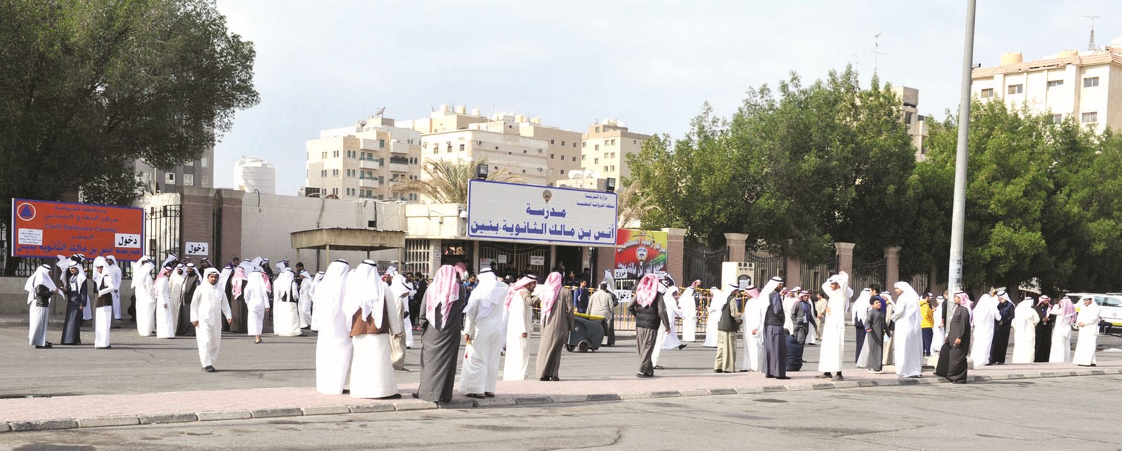 u0646u0627u062eu0628u0648u0646 u0648u0648u0643u0644u0627u0621 u0645u0631u0634u062du064au0646 u0623u0645u0627u0645 u0625u062du062fu0649 u0627u0644u0644u062cu0627u0646 (u062au0635u0648u064au0631 u0632u0643u0631u064au0627 u0639u0637u064au0629)