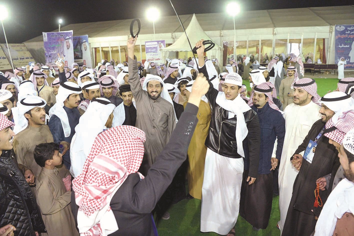 أبناء الدائرة الرابعة يحتفلون بفوز الشويعر