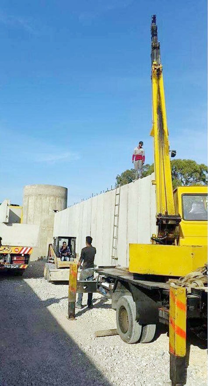 جزء من «الجدار العازل»