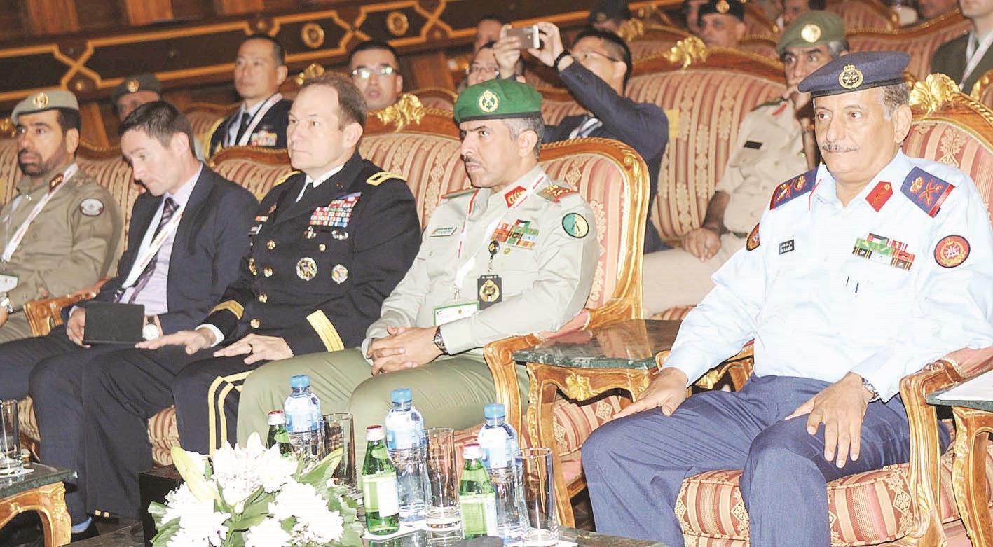 ... ويتقدم كبار الحضور (تصوير كرم ذياب)