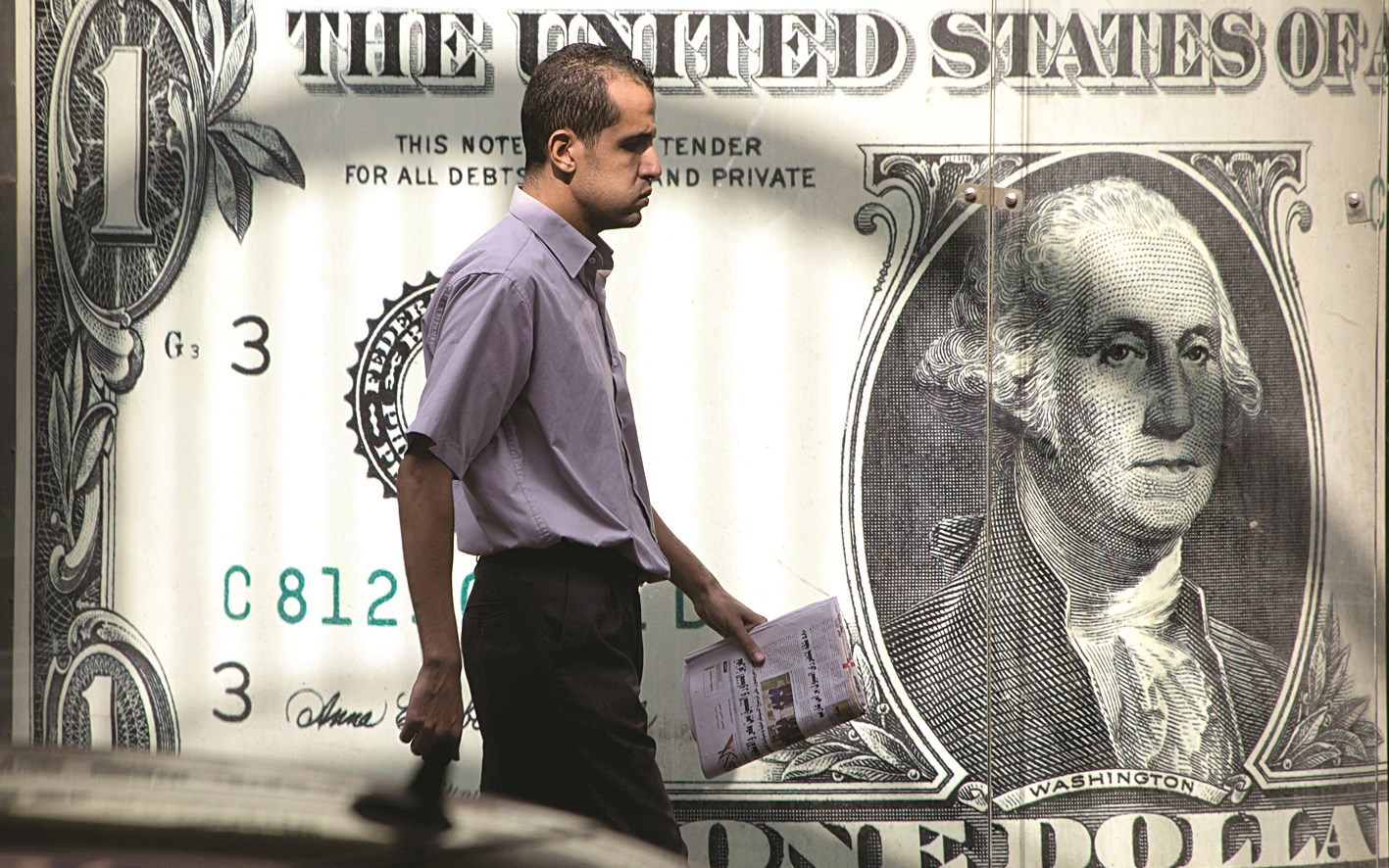 u0645u0635u0631u064a u064au0639u0628u0631 u0627u0645u0627u0645 u062cu062fu0627u0631 u0639u0644u064au0647 u0635u0648u0631u0629 u062fu0648u0644u0627u0631 u0641u064a u0627u062du062f u0634u0648u0627u0631u0639 u0627u0644u0642u0627u0647u0631u0629 u0627u0645u0633 (u0627u0628)