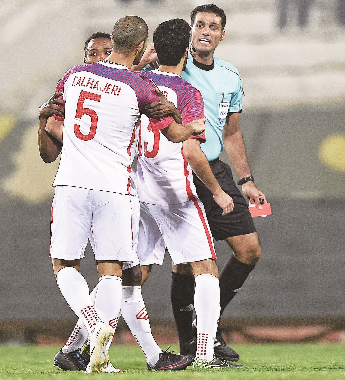 u0639u0644u064a u0645u062du0645u0648u062f u064au0647u0645 u0628u0625u0634u0647u0627u0631 u0627u0644u0628u0637u0627u0642u0629 u0627u0644u062du0645u0631u0627u0621 u0641u064a u0648u062cu0647 u0641u0647u062f u0627u0644u0647u0627u062cu0631u064a (u062au0635u0648u064au0631 u062cu0627u0633u0645 u0628u0627u0631u0648u0646)