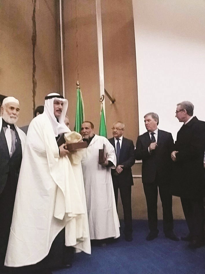 فهد الراشد مرتدياً «البرنوص» الجزائري