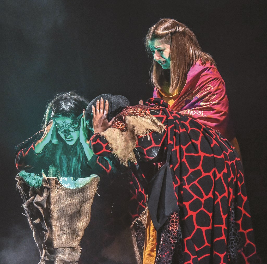 مشهد من العرض (تصوير جاسم بارون)