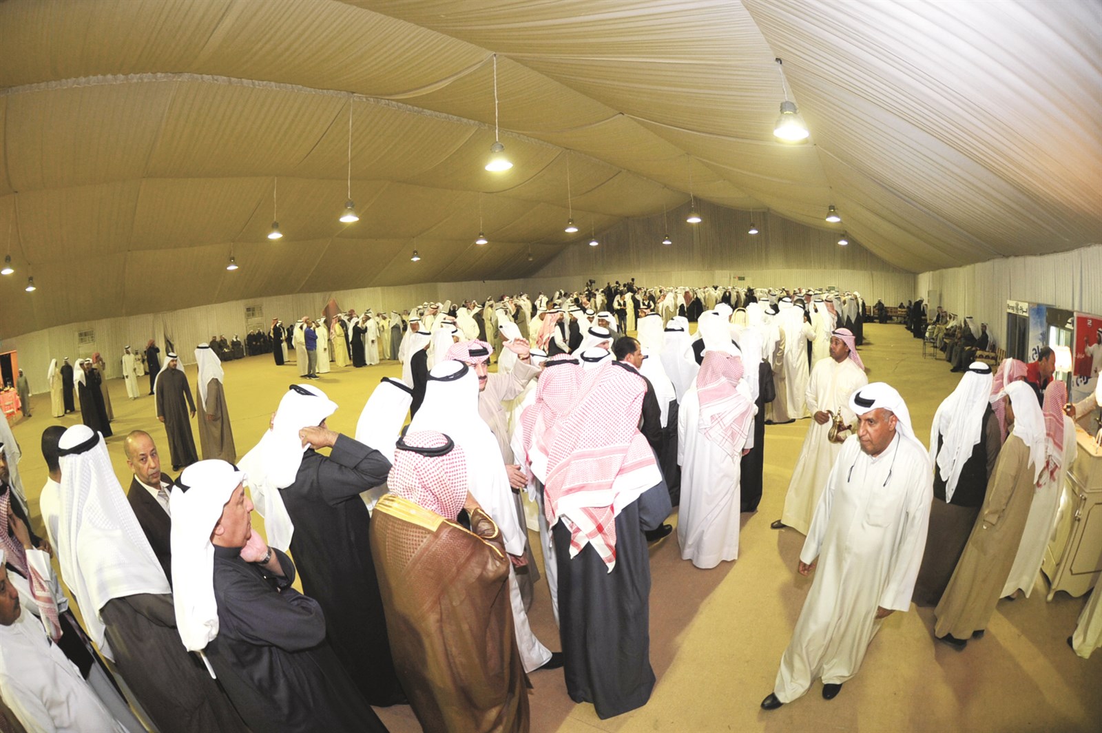 u062du0634u0648u062f u0643u0628u064au0631u0629 u0641u064a u062du0641u0644 u062au0647u0646u0626u0629 u0627u0644u063au0627u0646u0645