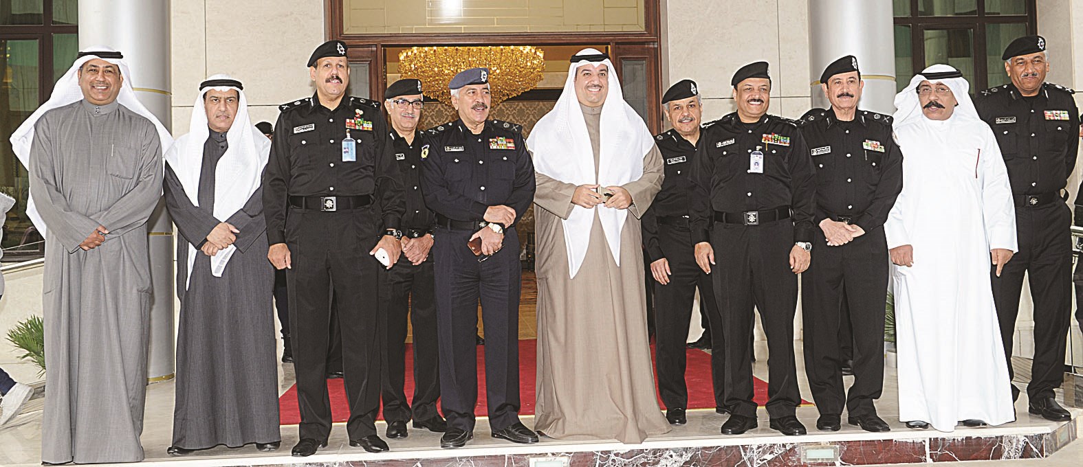 الوكلاء المساعدون في صورة جماعية