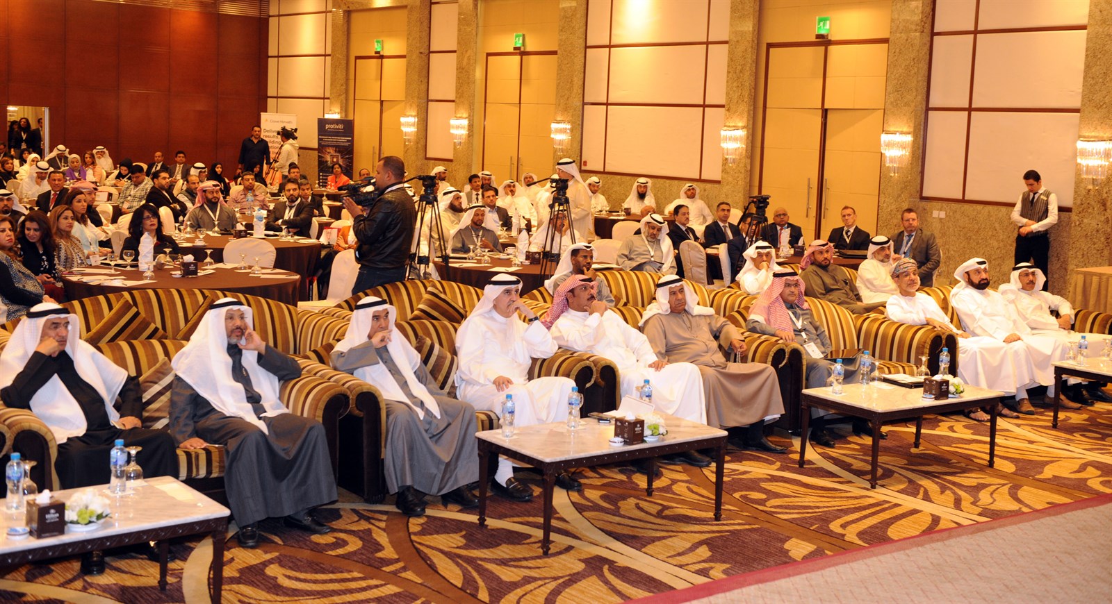 u0627u0644u0639u062fu0633u0627u0646u064a u0645u062au0648u0633u0637u0627u064b u0642u064au0627u062fu0627u062a u0627u0644u0642u0637u0627u0639b (u062au0635u0648u064au0631 u0628u0633u0627u0645 u0632u064au062fu0627u0646)