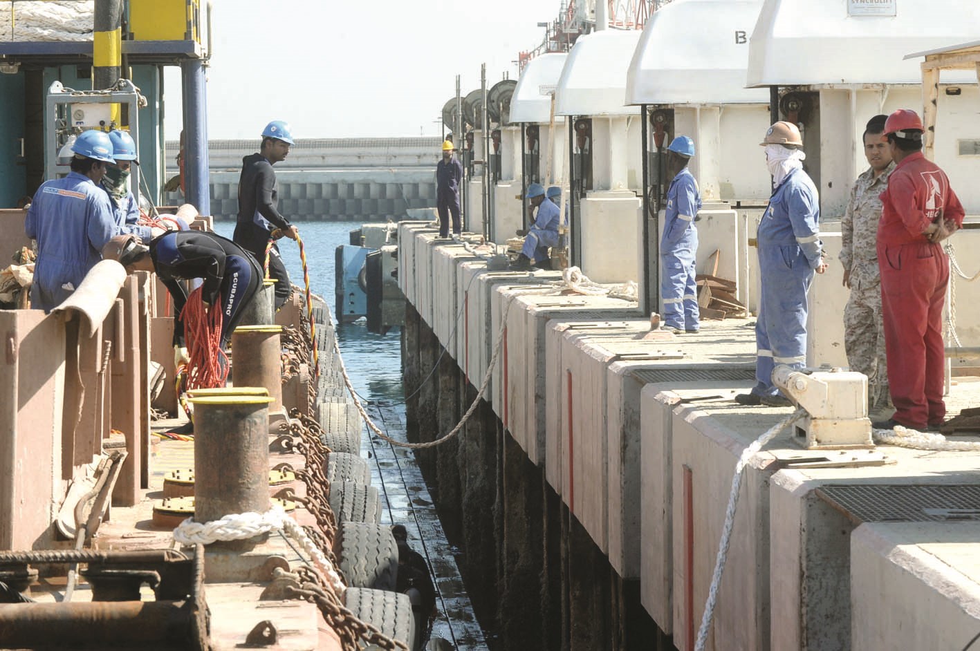 من أعمال الصيانة للقطع البحرية