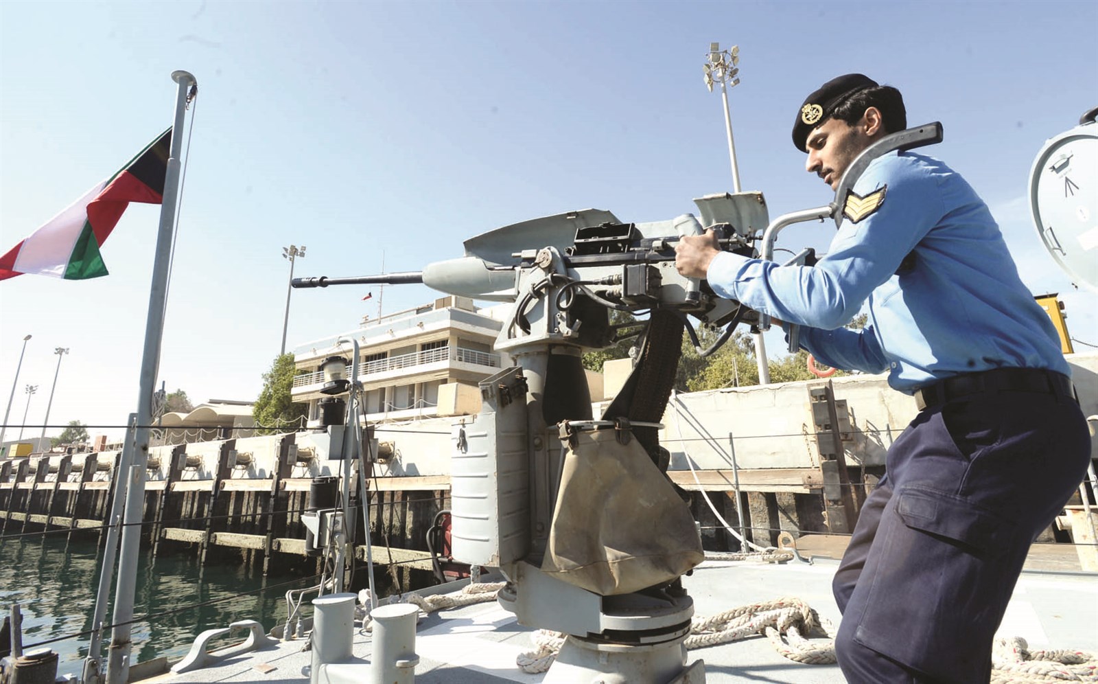 تدريبات على متن أحد الزوارق