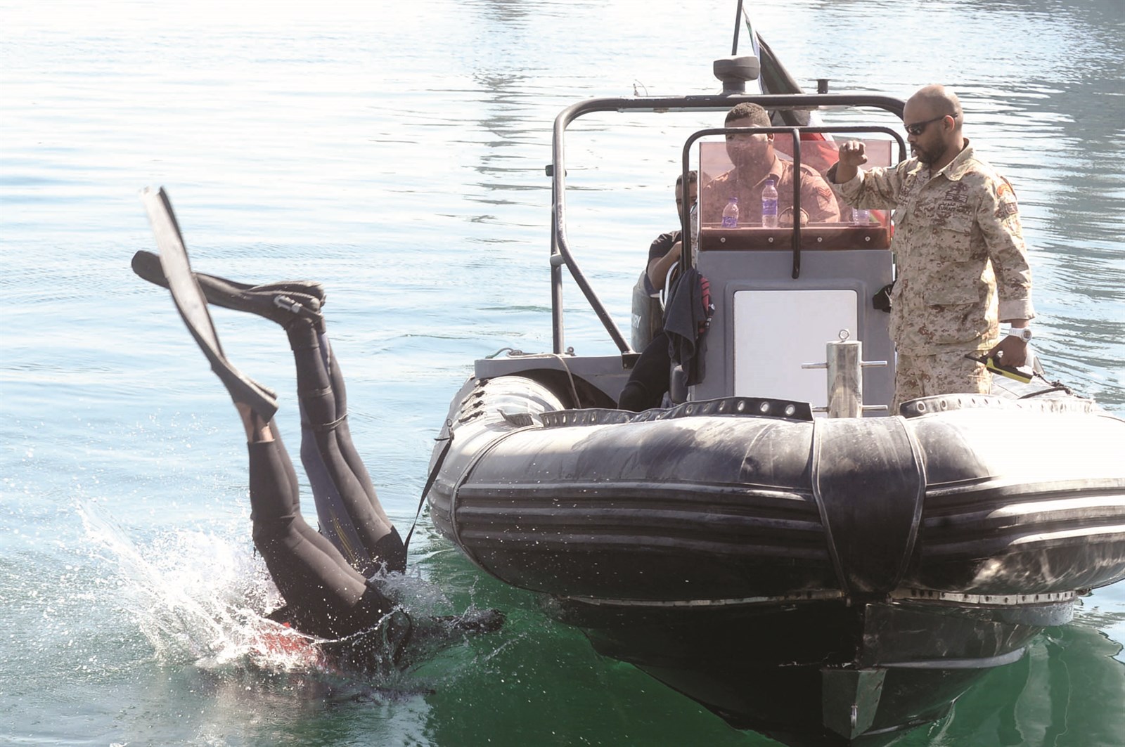 تدريبات للضفادع البشرية على الغوص (تصوير زكريا عطية)