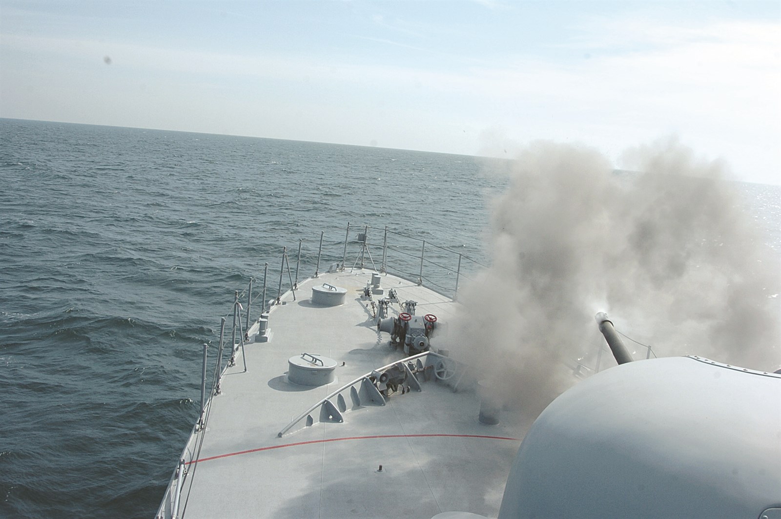 رماية حية من زوارق القوة البحرية