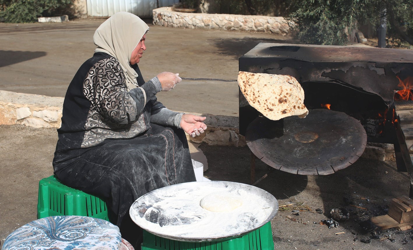 u0641u0644u0633u0637u064au0646u064au0629 u062au062eu0628u0632 u062eu0644u0627u0644 u0645u0647u0631u062cu0627u0646 u0645u062du0644u064a u0644u0645u0646u0627u0633u0628u0629 u0646u0647u0627u064au0629 u0645u0648u0633u0645 u0627u0644u0632u064au062au0648u0646 u0641u064a u0627u0644u0636u0641u0629 u0627u0644u063au0631u0628u064au0629 (u0627 u0628)